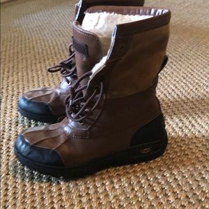 Ugg boots for boys sz 3